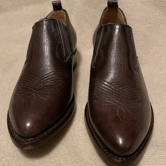 Frye Women’s size 7 cowboy Boots. Heeled. Ankle height Elastic sides. Br leather - Picture 2 of 11